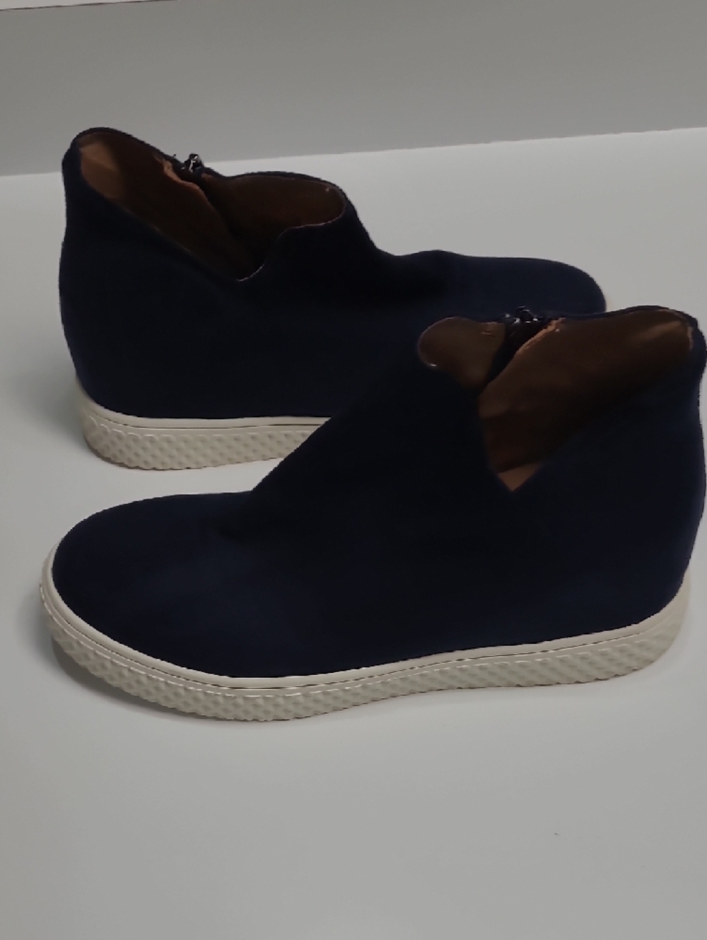 Aerosoles Zirah Navy Slip-On Ankle Boots with White Contrast Sole - Size 9 - Picture 3 of 9
